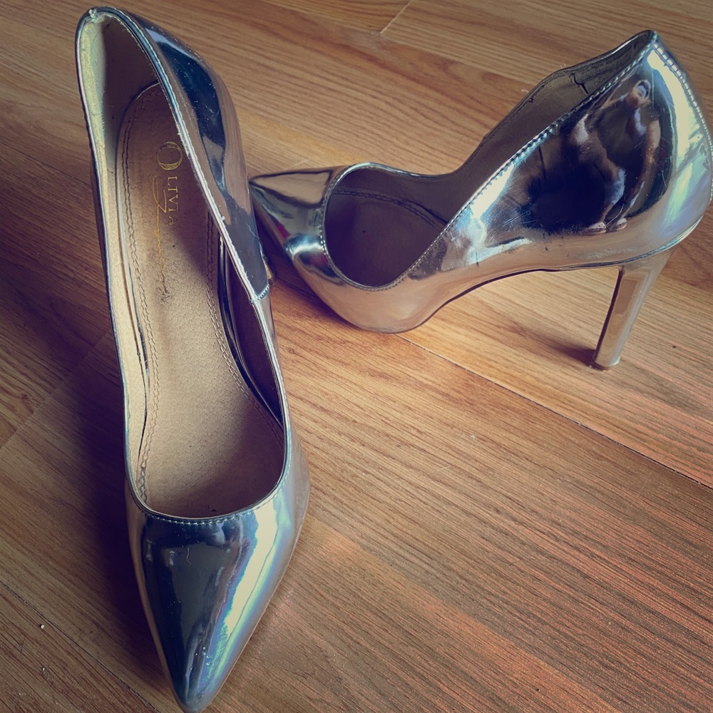 Silver pointed toe pump